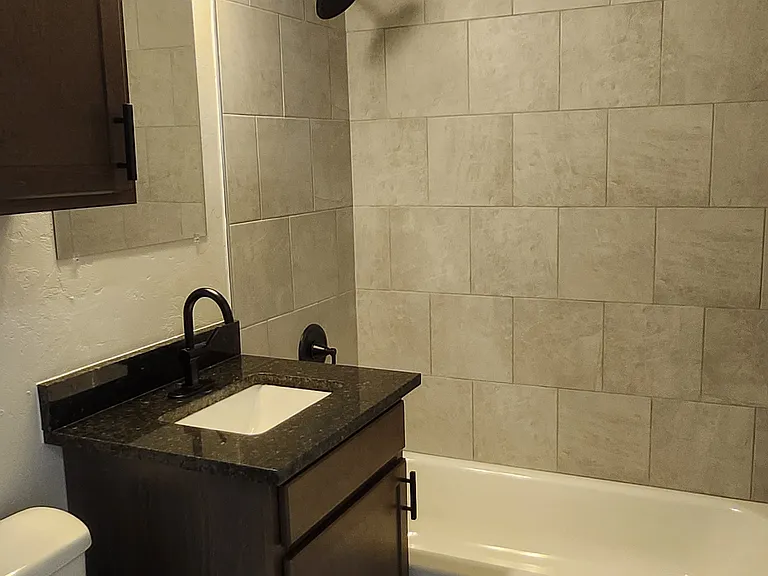 1833 Westchester Dr — Photo 5