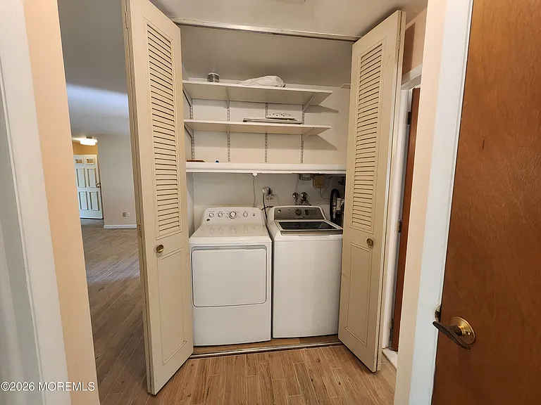 341B Canterbury Ct — Photo 12