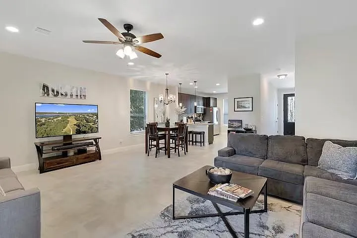 585 Demarett Dr — Photo 5