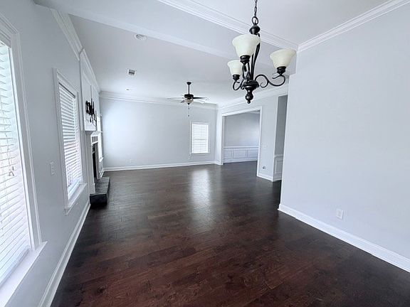 5th image of 2643 Salford St
