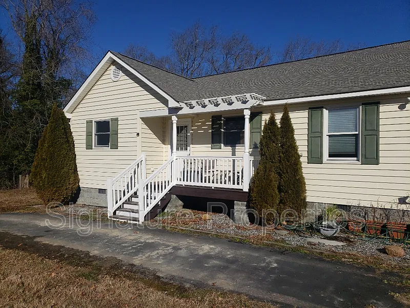 3 bed, 2.0 bath, 1500 sqft, $2,200 — Photo 1