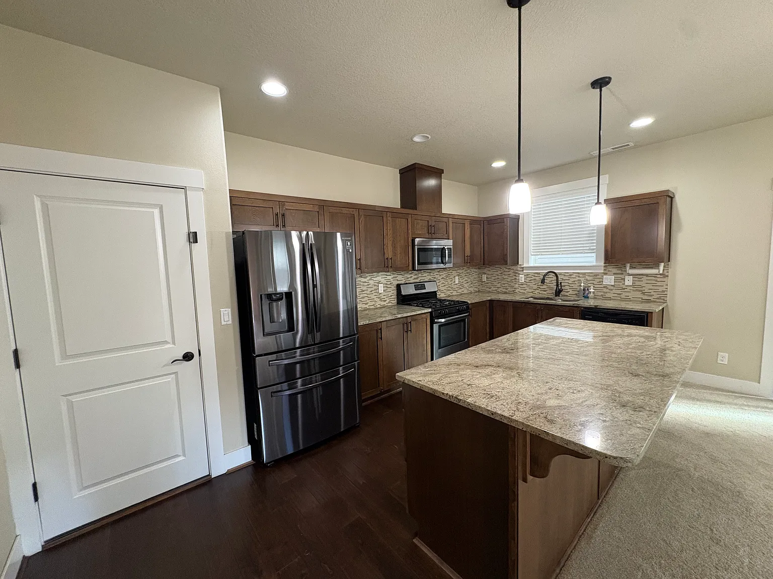4 bed, 2.5 bath, 1733 sqft, $2,695 — Photo 3