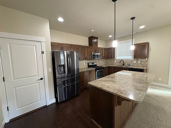 3rd image of 445 SW Aldea Ter