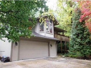 5316 Bluffs Dr, Kansas City, MO 64152