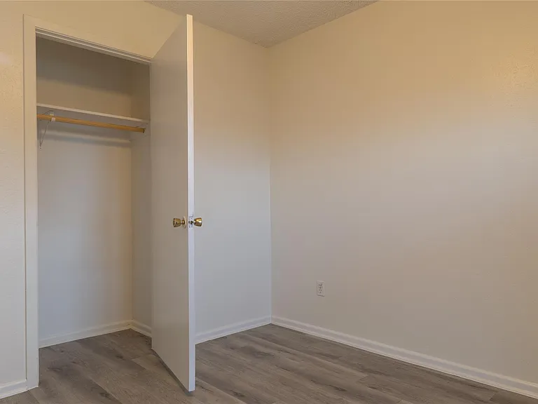 1430 N State Highway 46 — Photo 15