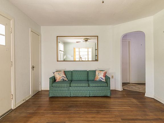 5th image of 234 Pelican Ave