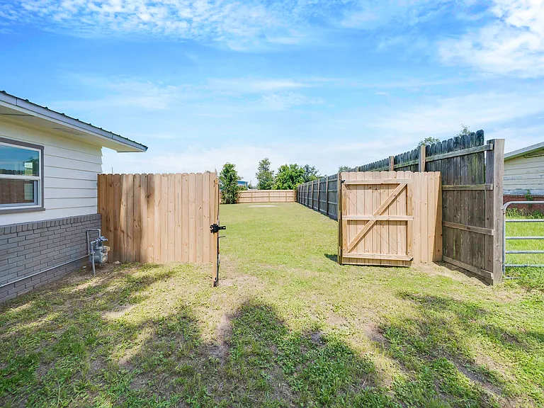 4900 S Lakewood Dr — Photo 35