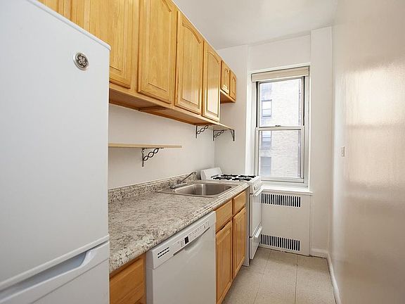 4th image of 180 W 93rd St APT 6D