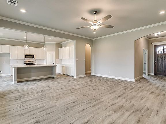 5th image of 135 Melbourne Dr
