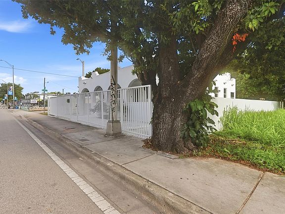 4th image of 1909 NW 62nd St