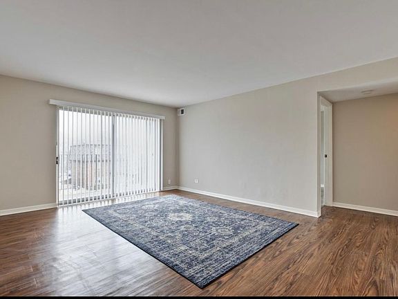 4th image of 9377 Bay Colony Dr #3