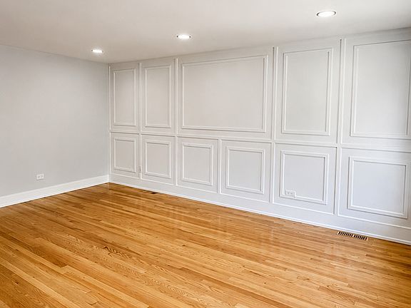 5th image of 5742 W 63rd Pl