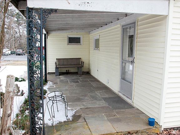 4th image of 56 Grove St