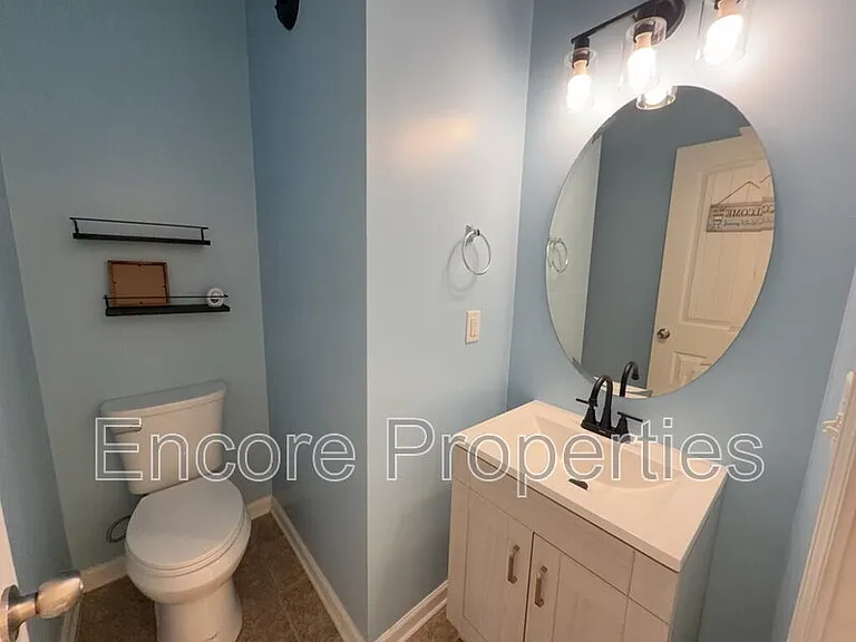 912 Custom Oak Ln — Photo 7