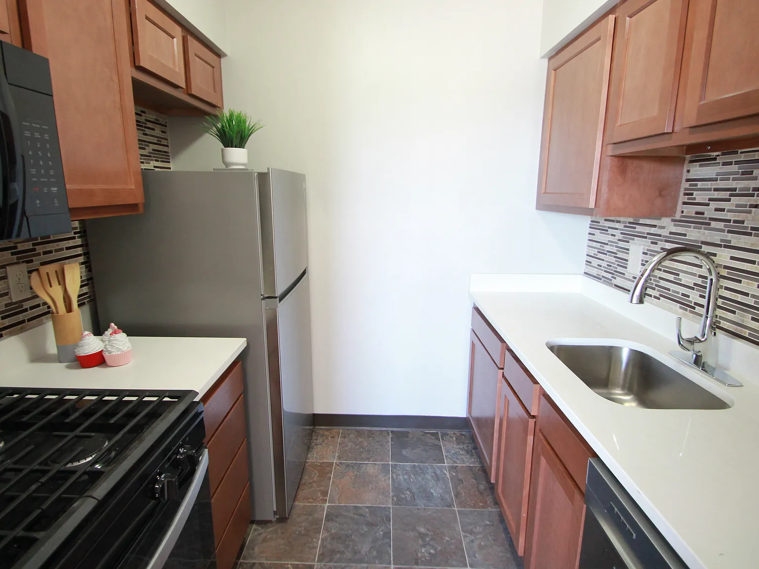 1 bed, 600 sqft, $1,049 — Photo 3