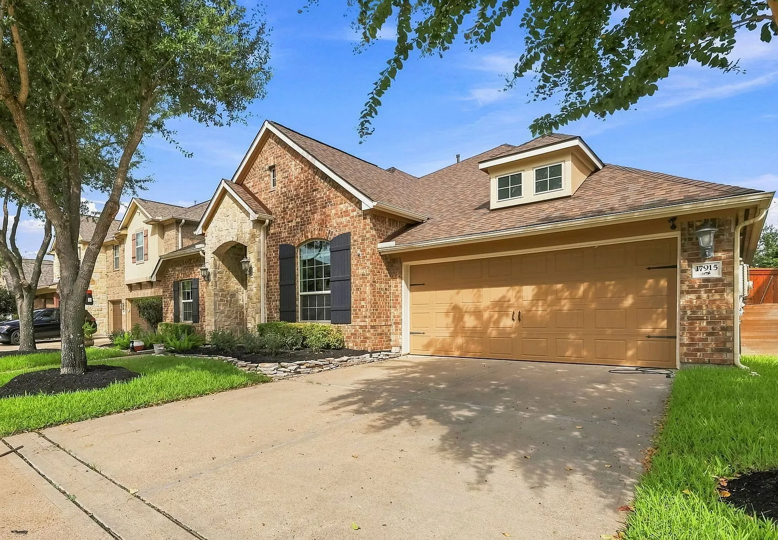 4 bed, 3.5 bath, 3611 sqft, $4,000 — Photo 3