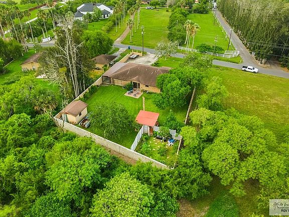 5th image of 945 Acacia Lake Dr