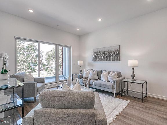 5th image of 2616 W Girard Ave #304