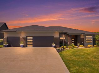 2104 Golfview Dr, Auburn, IN 46706
