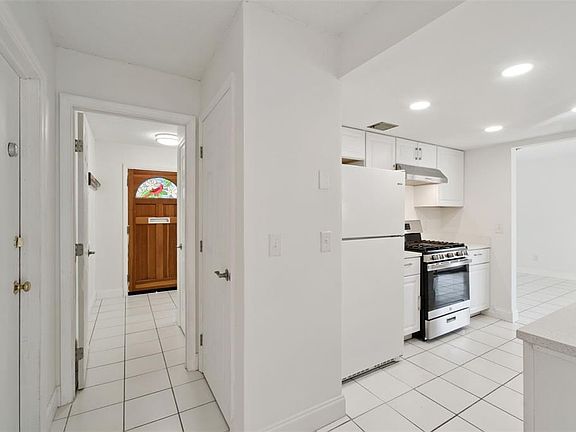 4th image of 2632 Talbot Rd