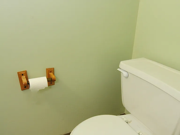 684 Peninsula Ct — Photo 18