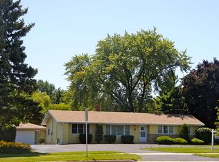 951 E Palatine Rd, Palatine, IL 60074