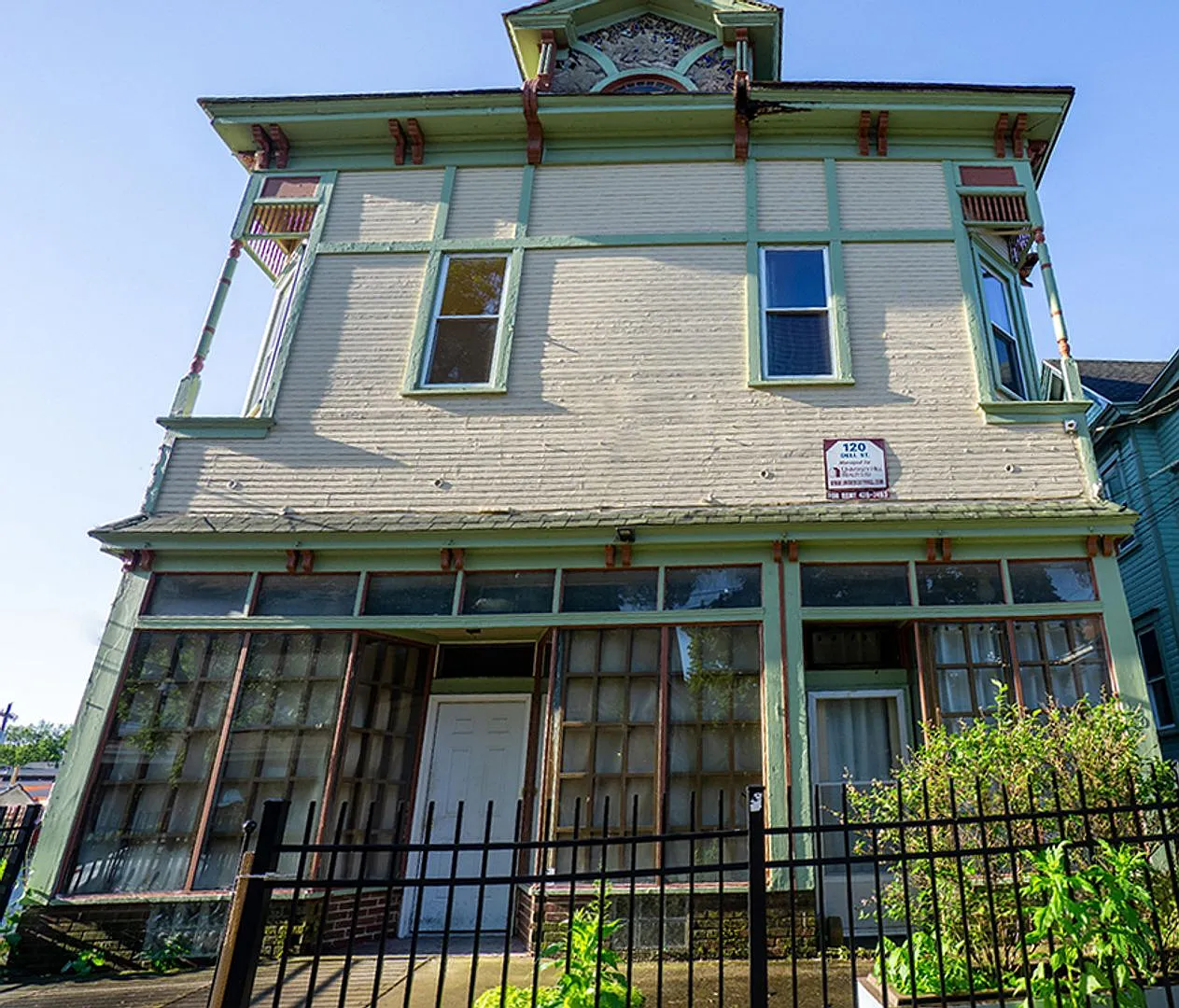120 Dell Street - Available 8/1/27 - First Floor Apartment One Block From Shops & Eateries — Photo 2