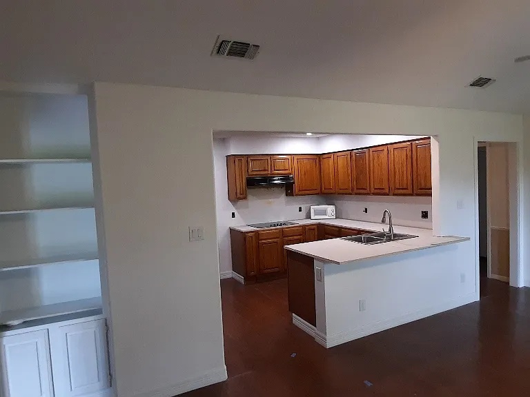 209 Basswood St — Photo 10