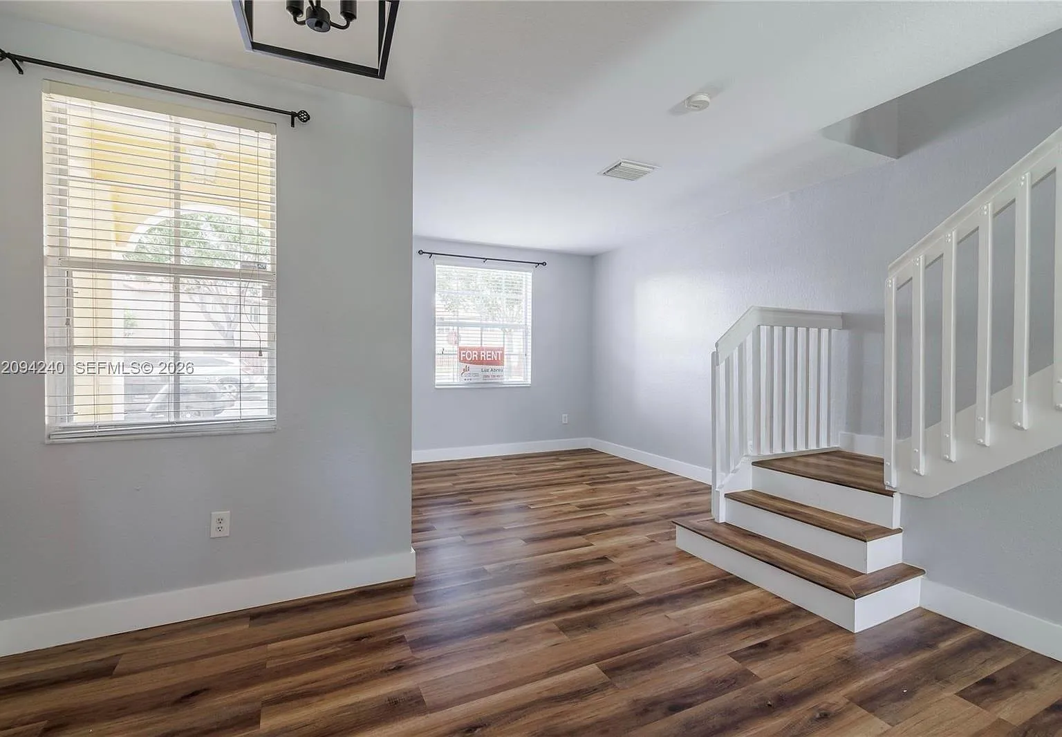 3 bed, 2.5 bath, 1169 sqft, $2,200 — Photo 3