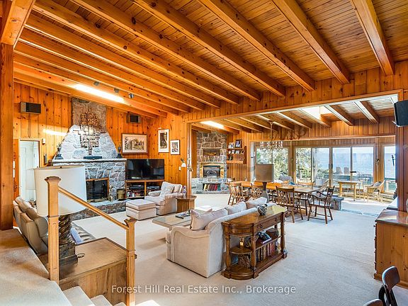 5th image of 1628 Tiny Beaches Rd N