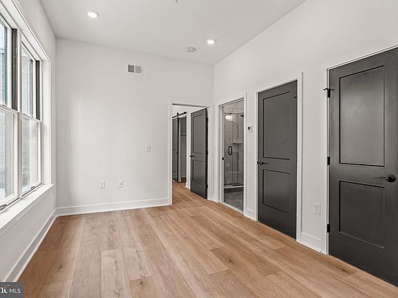 5th image of 2966 Richmond St #202