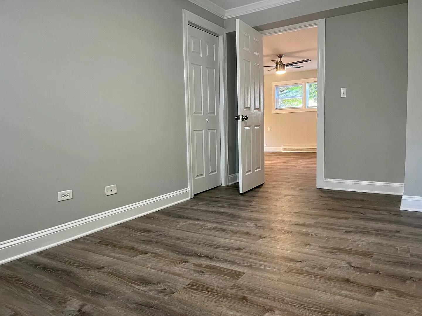 Rehabbed 2 Bedroom In Prime Lake Bluff Location - Pet Friendly - Free Parking! — Photo 4