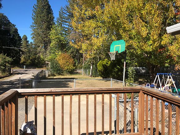 Front porch facing the road 