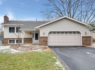 4359 Rosebriar Ave, Vadnais Heights, MN 55127