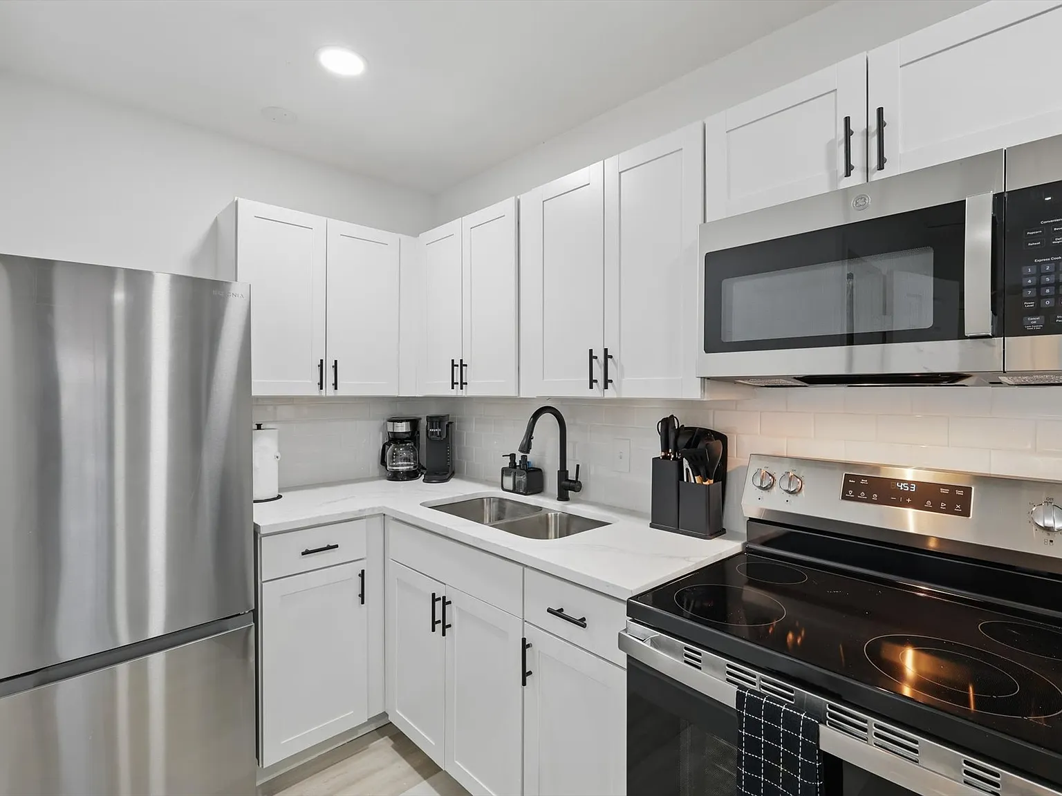 2 bed, 1008 sqft, $2,800 — Photo 4