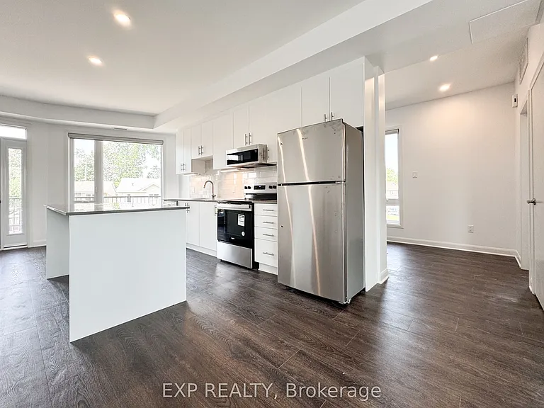 25 Fair Oaks Cres #E — Photo 8