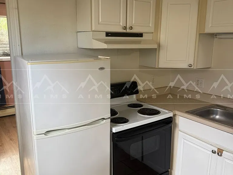 1435 Denali St — Photo 13