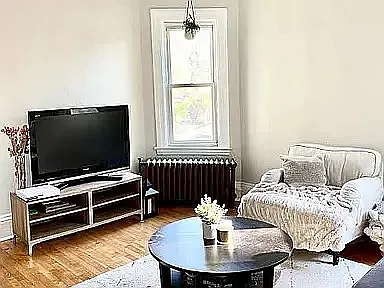 Building Photo - 2218 2nd St NE #2