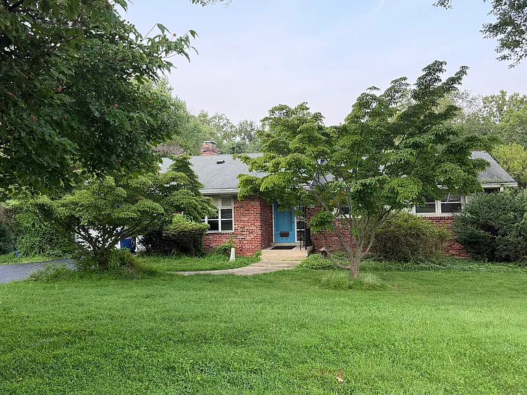 1047 Dead Run Dr — Photo 1