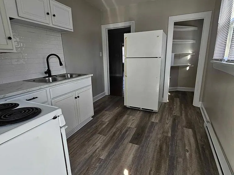145 E North Ave — Photo 14