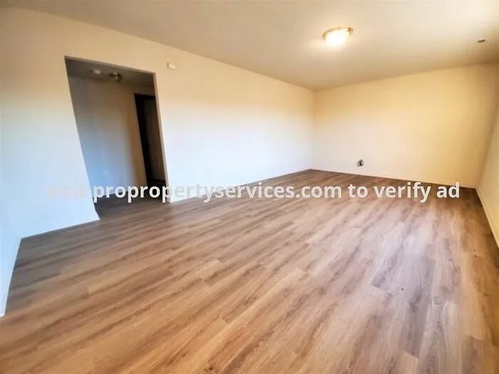 3 bed, 3.0 bath, 2250 sqft, $2,300 — Photo 2