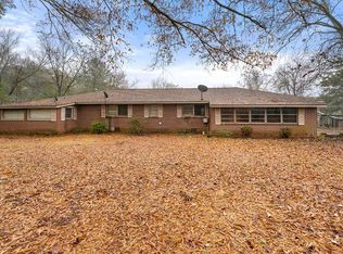 425 Walnut Dr SE, Social Circle, GA 30025