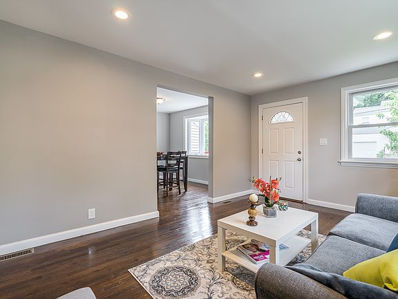 5th image of 28 Beverly Ct