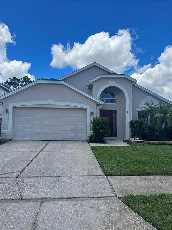 4 bed, 2.0 bath, 2045 sqft, $2,750 — Photo 2