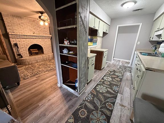 4th image of 243 Paschel Ave