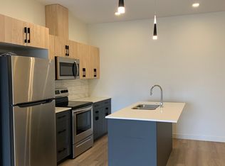 914 Jubilee Ave #4, Winnipeg, MB R3L1R2