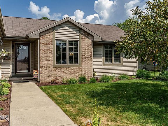 3rd image of 2608 N Wuthering Hills Dr