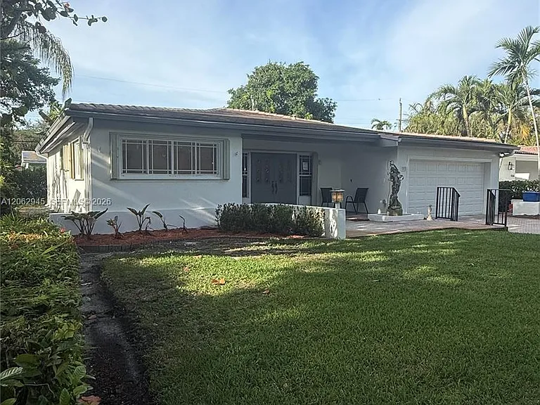 1532 Trillo Ave — Photo 2