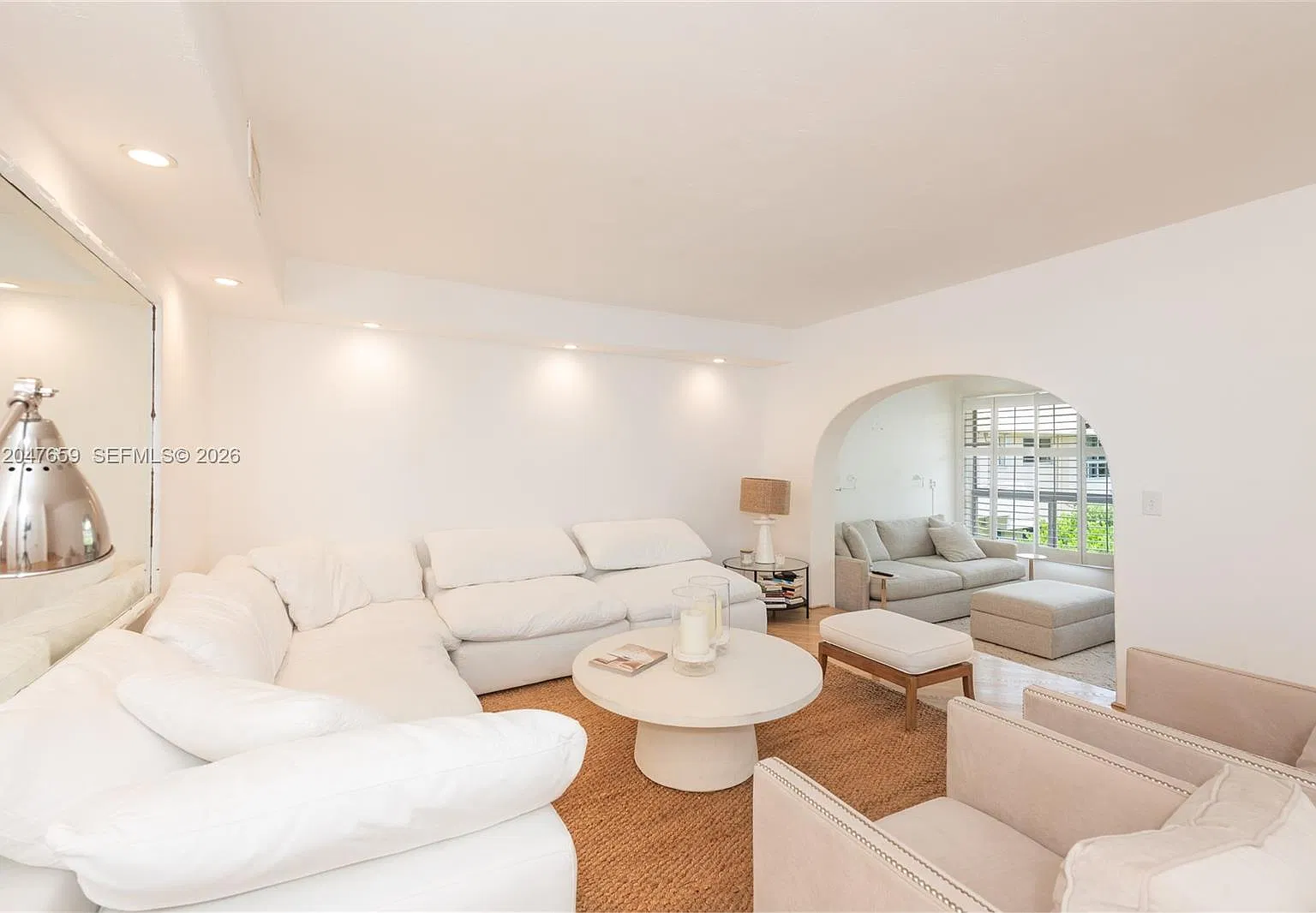 Beach Club Apts Condo — Photo 1