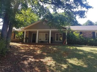 1070 Carriage Hill Rd, Watkinsville, GA 30677